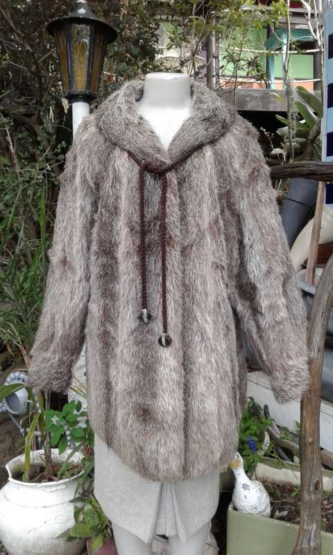 Vintage 1970s Finest Quality Genuine Grey Silver Fox Fur Coat Size 14
