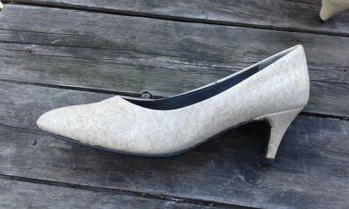 Vintage 1980s Sophisticats Creme White Pumps Size 6