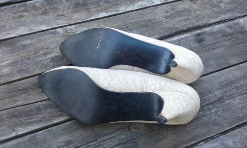 Vintage 1980s Sophisticats Creme White Pumps Size 6