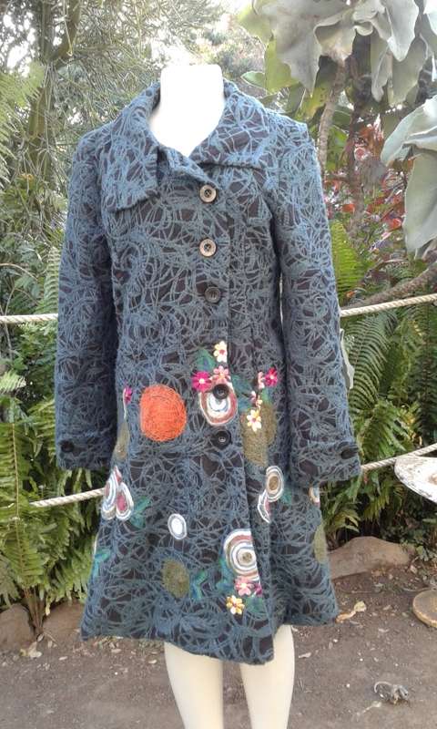 Desigual Green Winter Designer Coat With Flower Embroidery Fiber Art Size 12