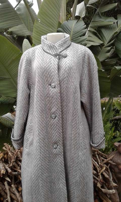 Luxury Sager Mohair Wool Winter Designer Coat Exquisite Finishes By Koehler Kraenzer 14 to 16
