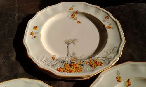 Set Alfred Meakin Astoria Shape Marigold CORALIE 3 Dinner Plates 3 Bread Plates 1 Medium Sized Plate