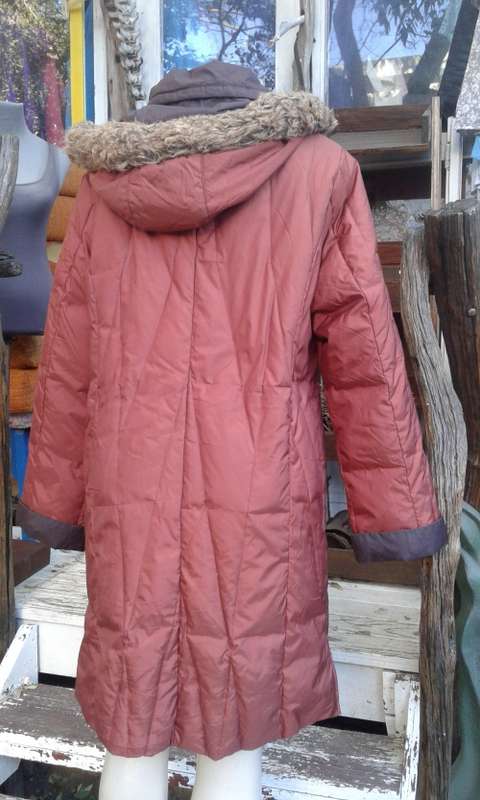 High Quality Down Padded Winter Coat In Burnt Orange With Hòod Super Warm And Comfortable Size 14