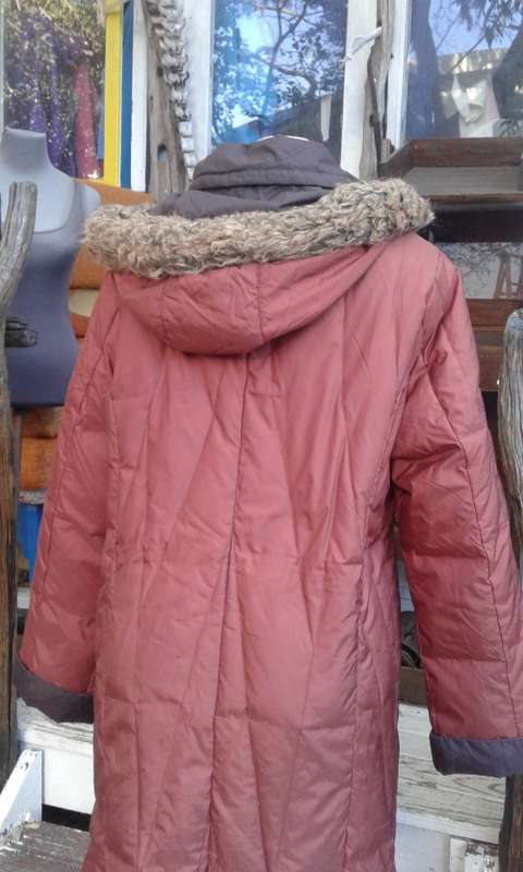 High Quality Down Padded Winter Coat In Burnt Orange With Hòod Super Warm And Comfortable Size 14