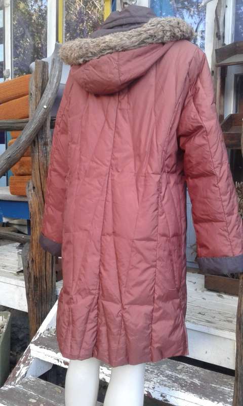High Quality Down Padded Winter Coat In Burnt Orange With Hòod Super Warm And Comfortable Size 14