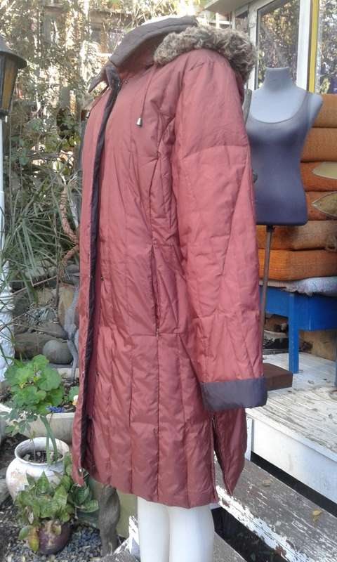 High Quality Down Padded Winter Coat In Burnt Orange With Hòod Super Warm And Comfortable Size 14