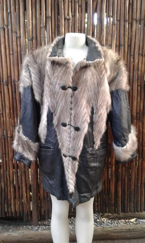 Glamorous 1990s Vintage Black Nappa Lamb Leather And Genuine Mink Fur Winter Coat