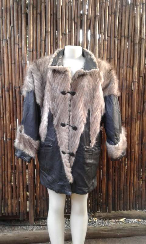 Glamorous 1990s Vintage Black Nappa Lamb Leather And Genuine Mink Fur Winter Coat