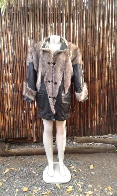 Glamorous 1990s Vintage Black Nappa Lamb Leather And Genuine Mink Fur Winter Coat