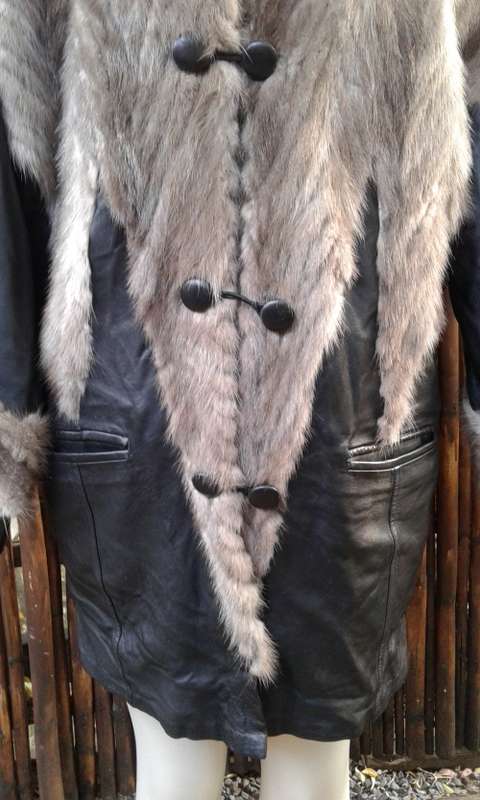 Glamorous 1990s Vintage Black Nappa Lamb Leather And Genuine Mink Fur Winter Coat