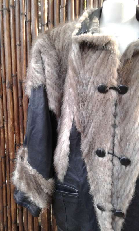 Glamorous 1990s Vintage Black Nappa Lamb Leather And Genuine Mink Fur Winter Coat