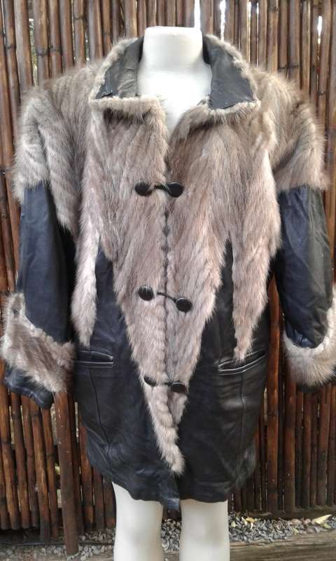 Glamorous 1990s Vintage Black Nappa Lamb Leather And Genuine Mink Fur Winter Coat
