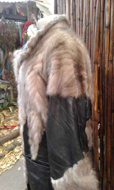 Glamorous 1990s Vintage Black Nappa Lamb Leather And Genuine Mink Fur Winter Coat