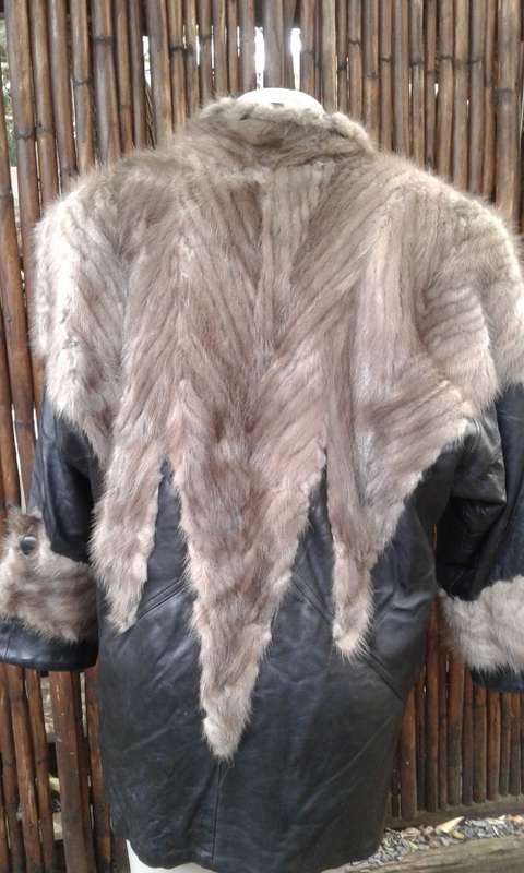 Glamorous 1990s Vintage Black Nappa Lamb Leather And Genuine Mink Fur Winter Coat