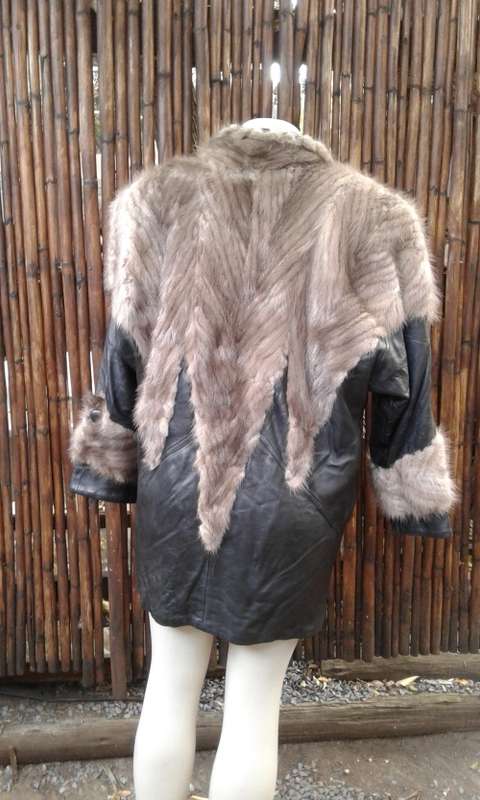 Glamorous 1990s Vintage Black Nappa Lamb Leather And Genuine Mink Fur Winter Coat