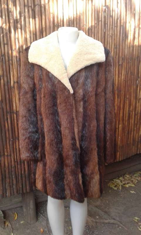 Vintage 1970s Finest Quality Genuine Brown Mink Fur Coat With Sheep Skin Collar Size 16cm
