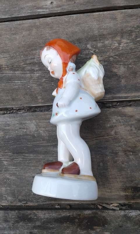 Antique Royal Dux Harvest Girl Porcelain Figurine No.5 Czechoslovakia 14cm Height Marked And Label