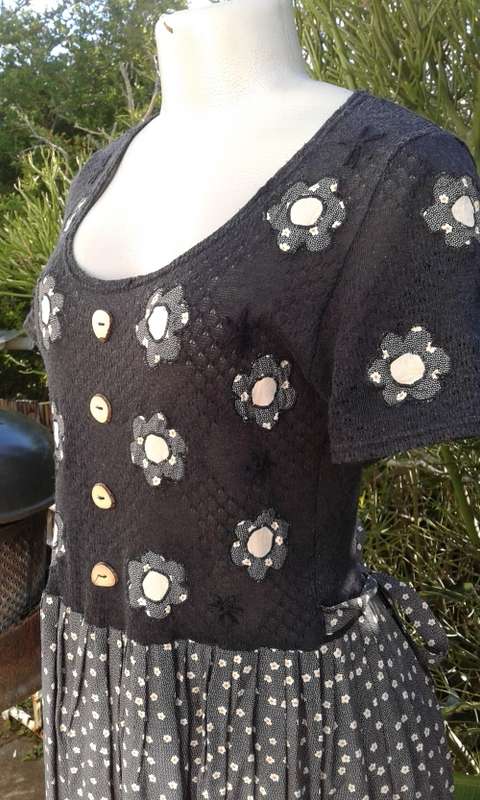 FLOWERS BY NADIR Vintage 1980s Handmade 100 %Viscose Summer Dress Size 12 to 14 Made In Italy