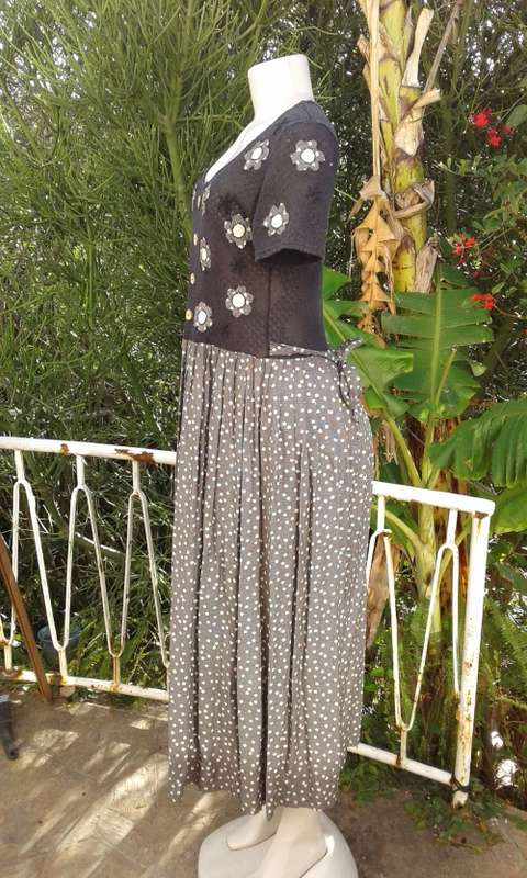 FLOWERS BY NADIR Vintage 1980s Handmade 100 %Viscose Summer Dress Size 12 to 14 Made In Italy