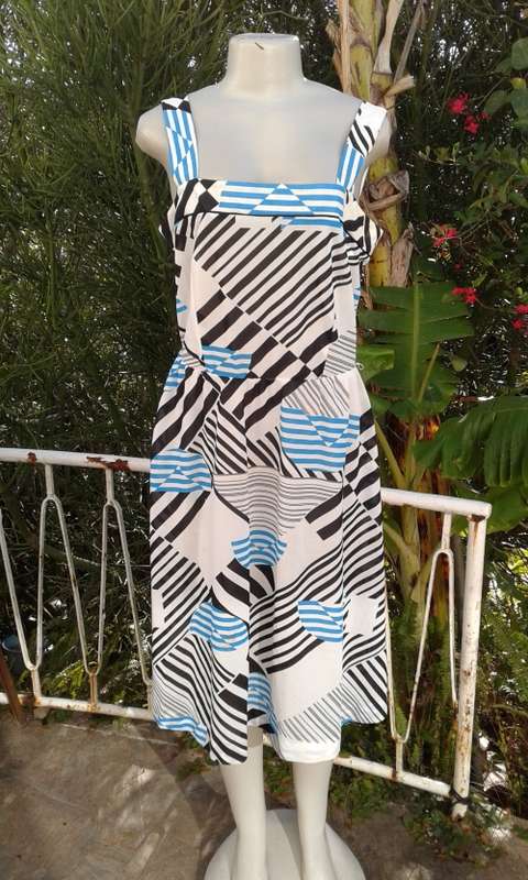 Vintage 1970s Miss Lynn Manhattan Sleeveles Summer Dress Size 16