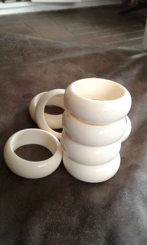Set Of 8 Mid Century Modern White Napkin Serviette Rings 1950s