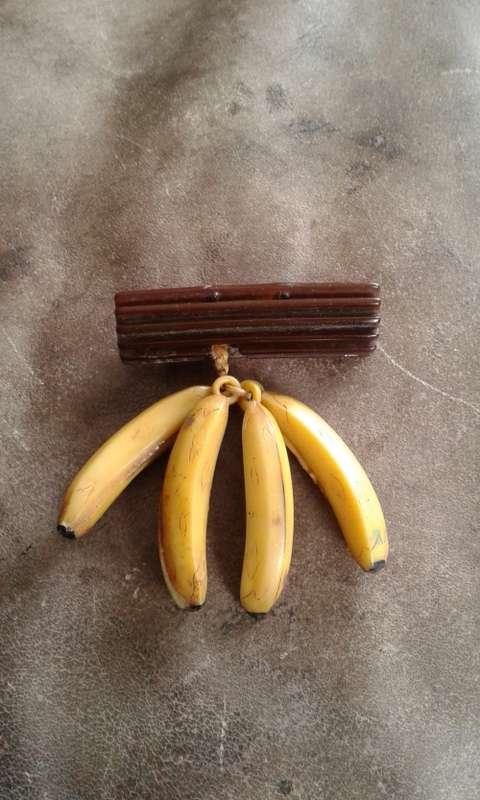 Very Rare Vintage Dangling Bakelite 1930s Banana Brooch Pin
