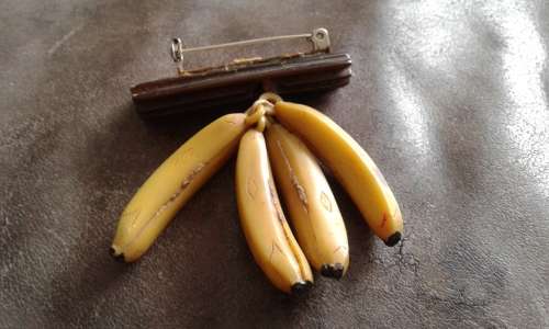 Very Rare Vintage Dangling Bakelite 1930s Banana Brooch Pin