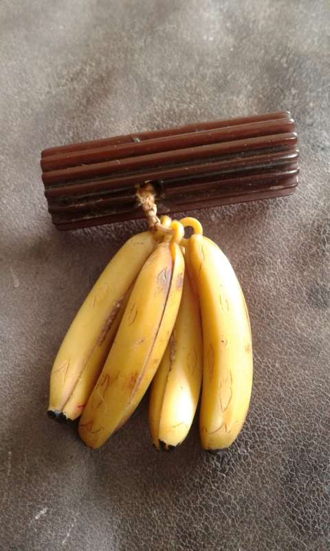 Very Rare Vintage Dangling Bakelite 1930s Banana Brooch Pin