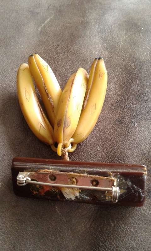 Very Rare Vintage Dangling Bakelite 1930s Banana Brooch Pin
