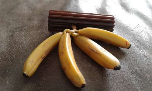 Very Rare Vintage Dangling Bakelite 1930s Banana Brooch Pin