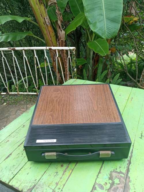 Vintage Rare Mid Century Modern Royal 240 Wood Grain Look Typewriter In Travel Case
