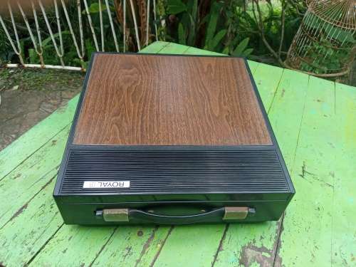 Vintage Rare Mid Century Modern Royal 240 Wood Grain Look Typewriter In Travel Case