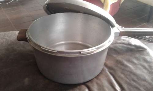 Vintage Presto Pressure Cooker Cooker Model 406 Bakelite Handles