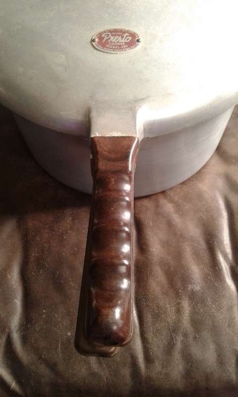 Vintage Presto Pressure Cooker Cooker Model 406 Bakelite Handles