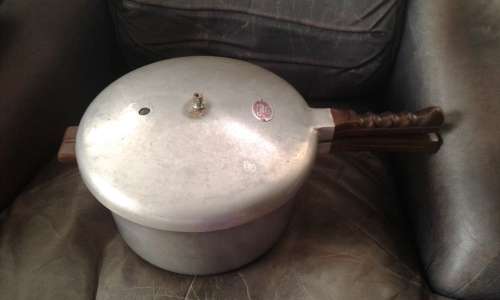 Vintage Presto Pressure Cooker Cooker Model 406 Bakelite Handles