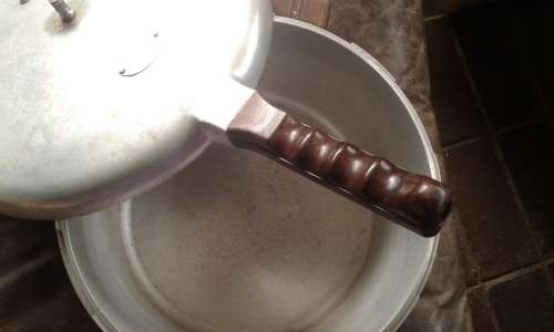 Vintage Presto Pressure Cooker Cooker Model 406 Bakelite Handles