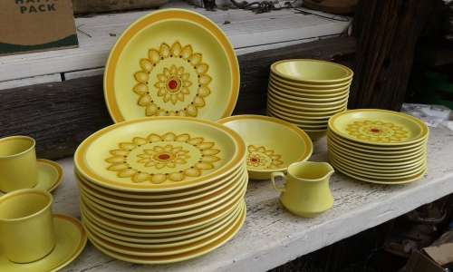 Spectacular Vintage Nikko Japanese Mid Century Modern Yellow Flower Dinner Coffee Set Red Enamel