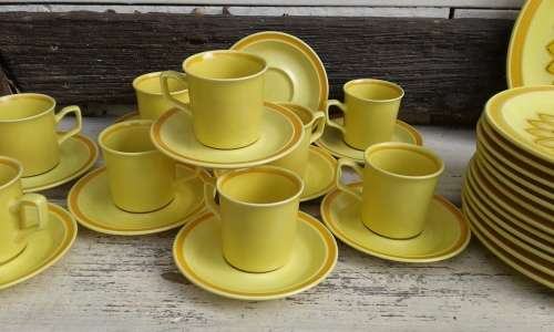 Spectacular Vintage Nikko Japanese Mid Century Modern Yellow Flower Dinner Coffee Set Red Enamel