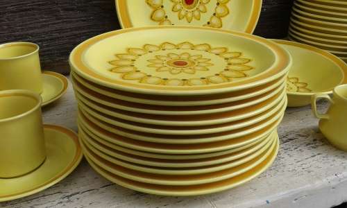 Spectacular Vintage Nikko Japanese Mid Century Modern Yellow Flower Dinner Coffee Set Red Enamel