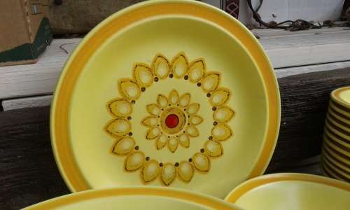 Spectacular Vintage Nikko Japanese Mid Century Modern Yellow Flower Dinner Coffee Set Red Enamel
