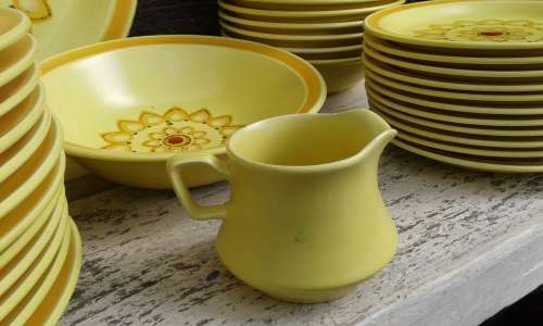 Spectacular Vintage Nikko Japanese Mid Century Modern Yellow Flower Dinner Coffee Set Red Enamel