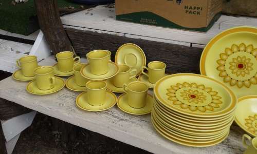 Spectacular Vintage Nikko Japanese Mid Century Modern Yellow Flower Dinner Coffee Set Red Enamel