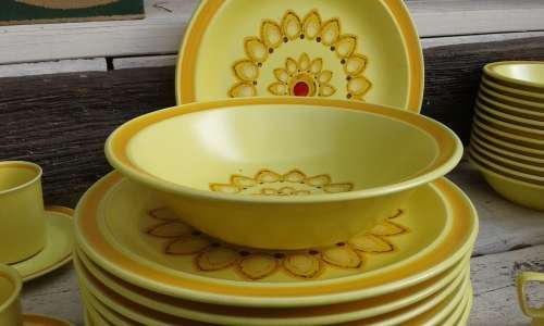 Spectacular Vintage Nikko Japanese Mid Century Modern Yellow Flower Dinner Coffee Set Red Enamel