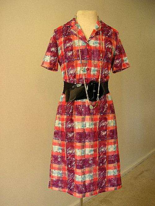 Gorgeous 1950 Vintage Summer dress in shades of pink and black with a square retro pattern