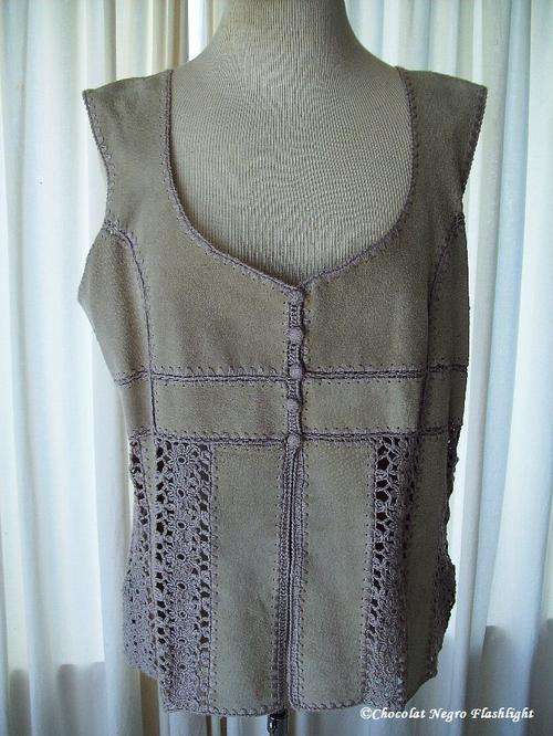 BEAUTIFUL DOVE GREY SUEDE AND CROCHET VINTAGE VEST IN SIZE 16