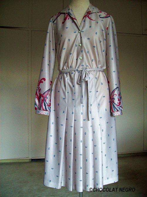 VINTAGE 1970 DAY OR TEA  DRESS, DOVE GREY WITH RETRO PATTERN AND PLEADED SKIRT