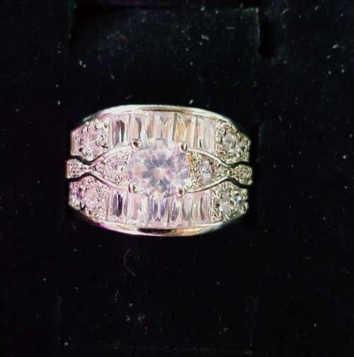 *** Simulated Diamond  & Sapphire One Piece Round Design Ring***