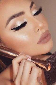****NYX BORN TO GLOW LIQUID ILLUMINATOR GLEAM****