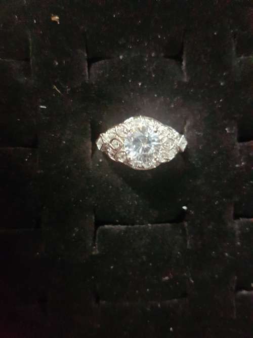 ****R4850***Beautiful Vintage Design Engagement Ring