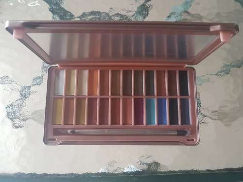 Amazing offer on URBAN DECAY *NAKED 7* 24 colours eye shadow